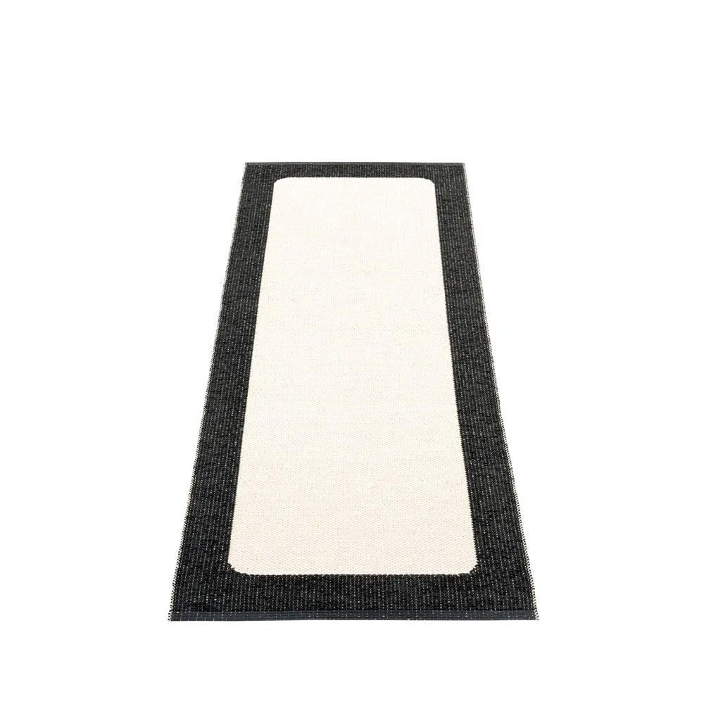 Pappelina Ilda gångmatta black, 70x180 cm